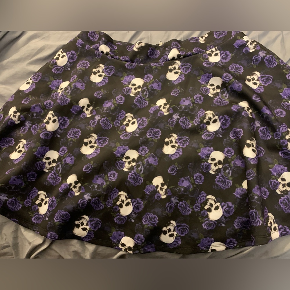 Hot topic skulls and flower skater skirt XL